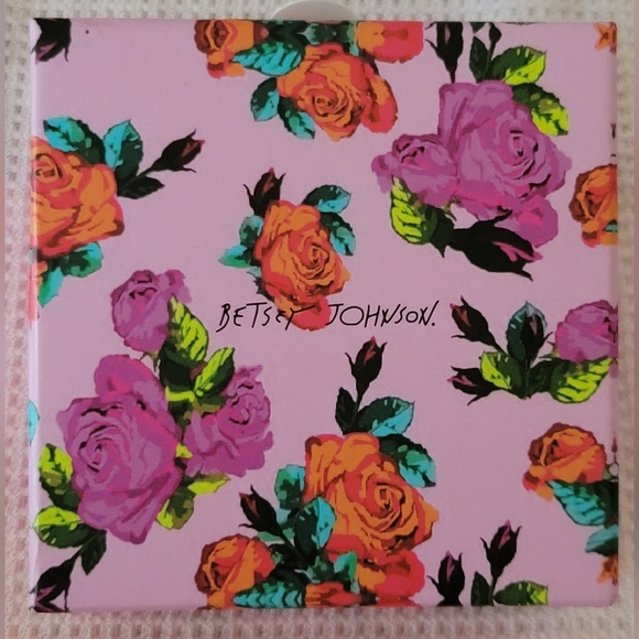 BETSEY JOHNSON  EARRINGS - Picture 9 of 9